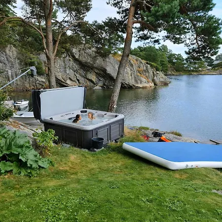 Spacious With Dock And Near Casa de Férias